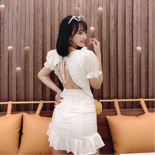 ĐẦM NHÚN LAI BÈO HỞ LƯNG