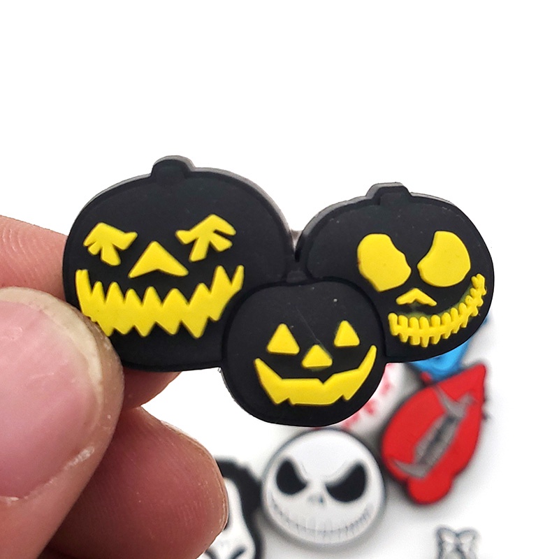 Chủ đề halloween Jibbitz phim hoạt hình thời trang khóa giày crocs DIY  Shoe Charms pvc accessories  Phụ kiện dép Với 1000 Mẫu Lựa Chọn