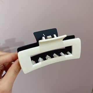 Kẹp tóc vuông size lớn phối 2 màu Su.N Accessories