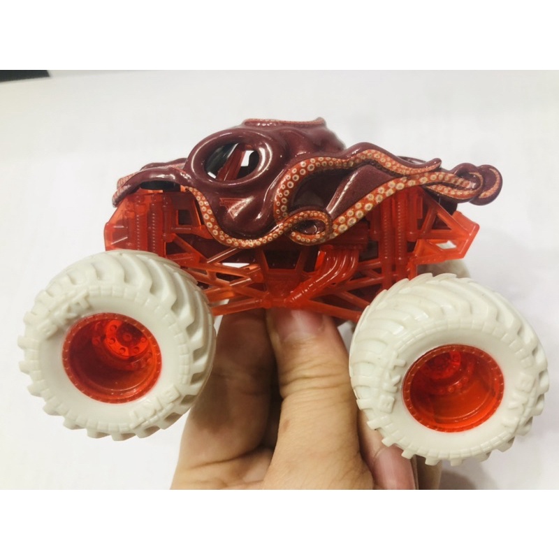 Xe Monster Jam đổi màu nóng mã MJ22 của spin master