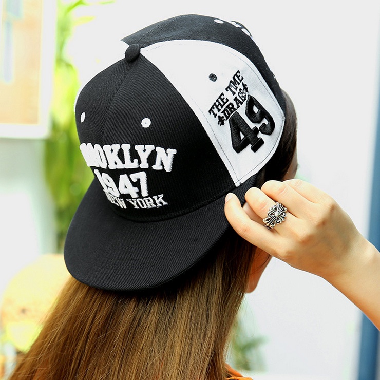 Mũ lưỡi trai nam nữ cho bé trai bé gái nón kết unisex phối đen trắng mã M1947
