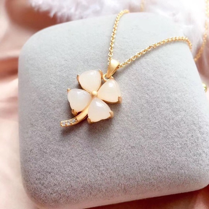 [Ready Stock]New White Jade Clover Pendant Fashion Necklace