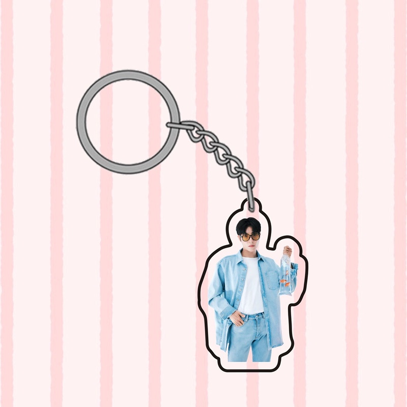 Móc khóa acrylic có mặt hình thẻ họa tiết Hwang In Youp