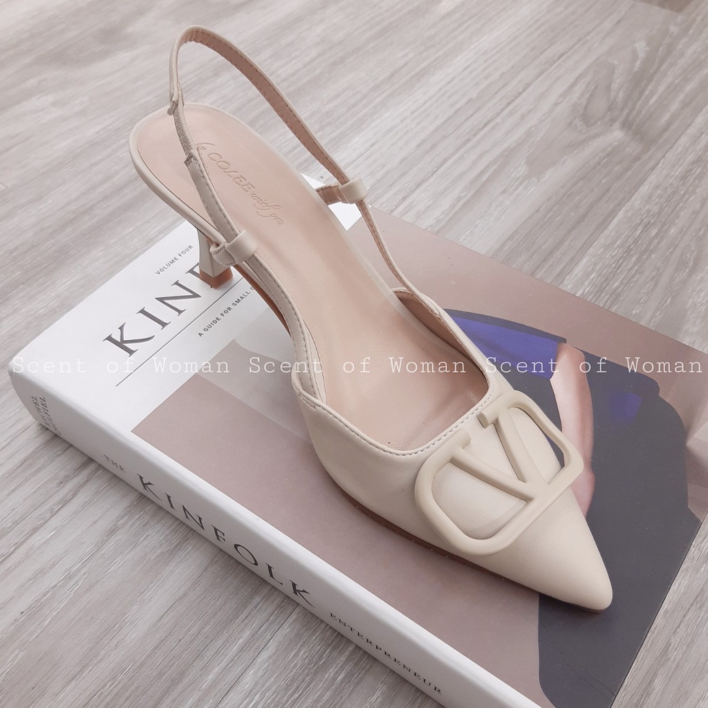Giày cao gót dáng Slingback mũi nhọn gắn khóa V gót nhọn cao 7cm màu trắng sữa