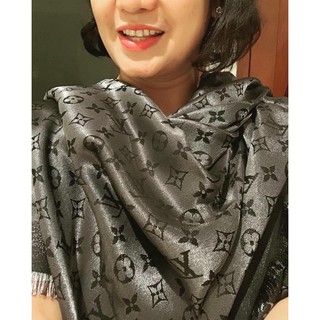 KHĂN CHOÀNG LV VUÔNG NHŨ