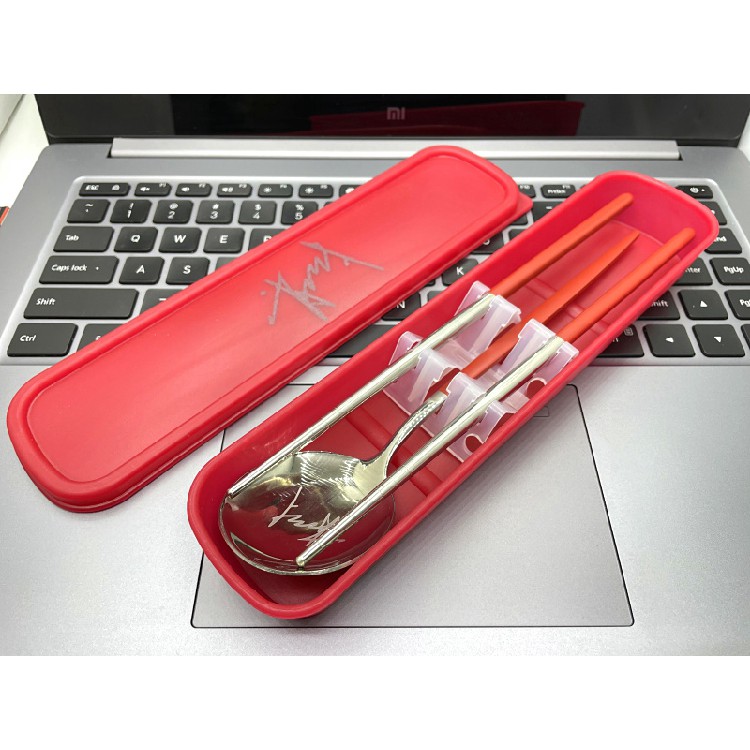 Set hộp thìa đũa in chữ ký Vương Nhất Bác_Tiêu Chiến