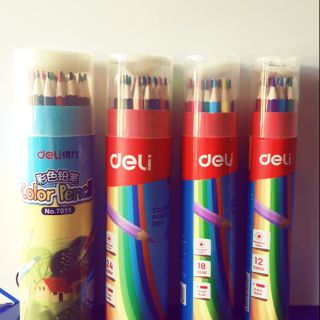Bút chì màu Deli. Gồm 4 mã là No7015, 36 màu 50.000, No7014, 24 màu 40.000, No7013, 18 màu 35.000. No7012, 12 màu 25.000