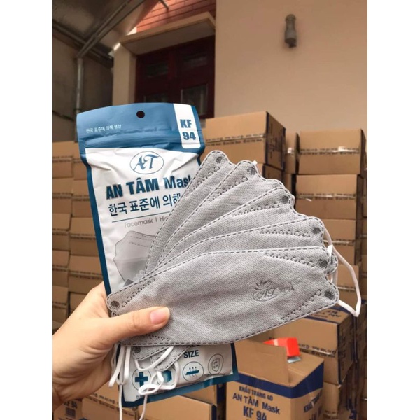 1 thùng khẩu trang An Tâm kf94 ( 300 chiếc )  , An Tâm mask , queen Mask ,không mùi , dây chắc , không xù lông