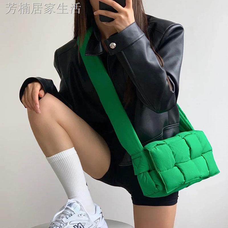 ▣¤Túi Đeo Chéo Cơ Thể Chất Liệu Xốp Dệt Màu Xanh Lá Phong Cách Phương Tây Thời Trang Xu Hướng Năm 2021 Dành Cho Nữ