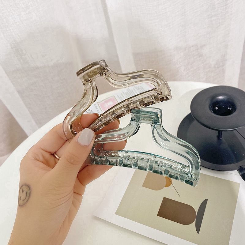 Kẹp tóc lò xo thiết kế trong suốt cổ điển có thể dùng khi đi tắm