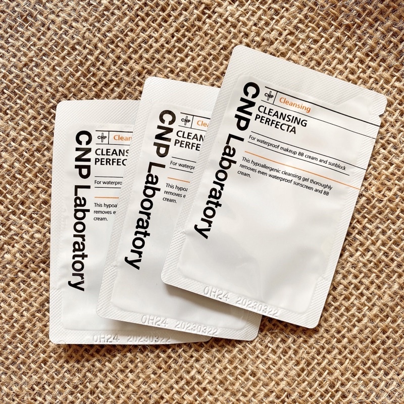 Tẩy trang siêu thích CNP dạng sữa