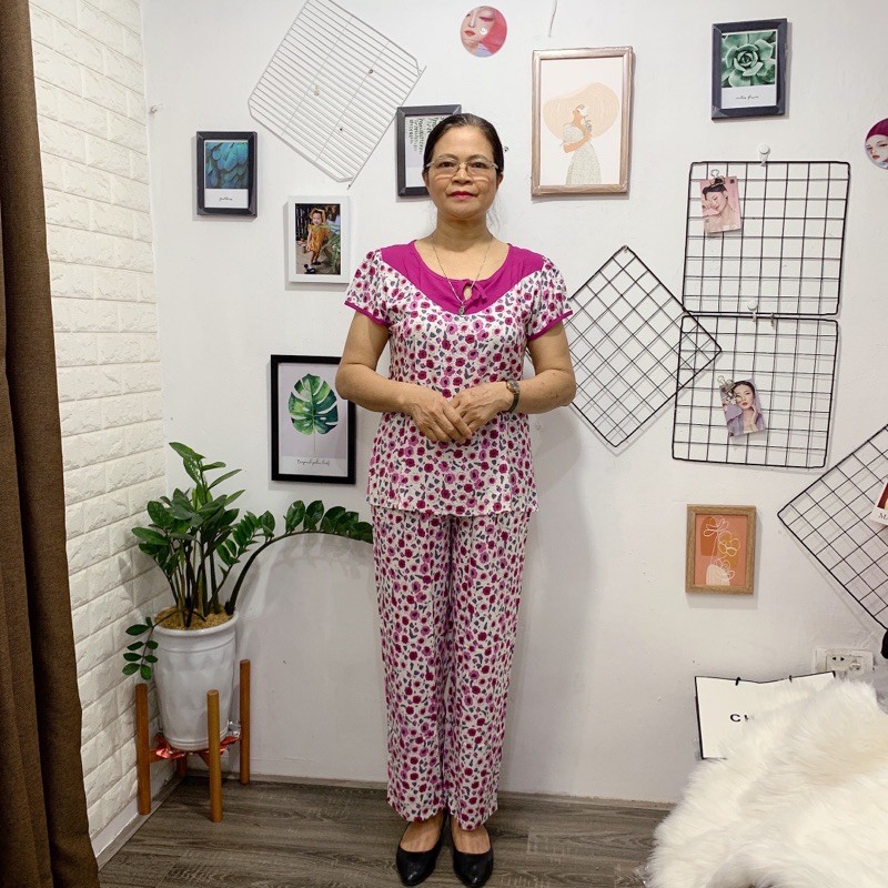 Bộ Lanh Trung Niên Cho các mẹ áo cộc tay quần dài hoạ tiết hoa phối cổ nhẹ nhàng