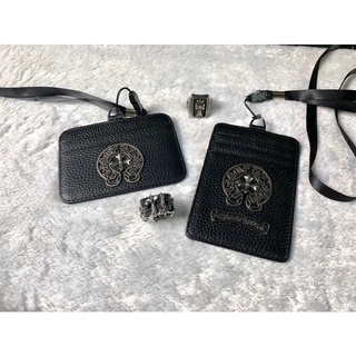 Thẻ đeo bản tên Chrome Heart co nhiều ngăn bỏ thẻ da bò thật.