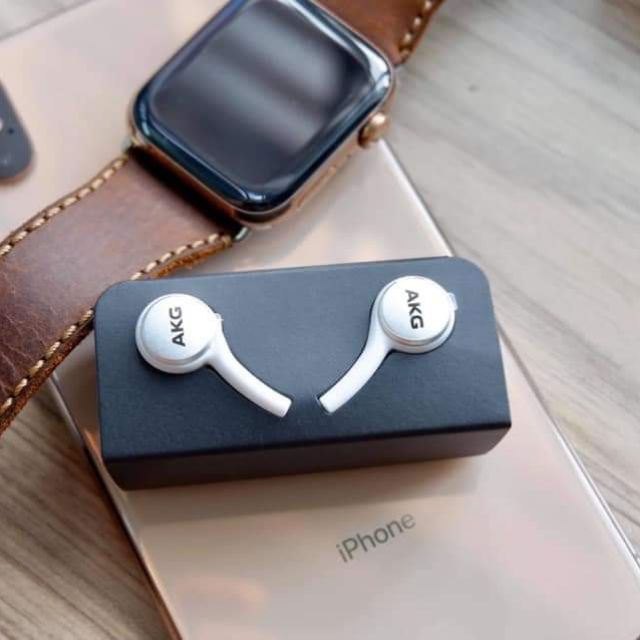 Tai nghe AKG