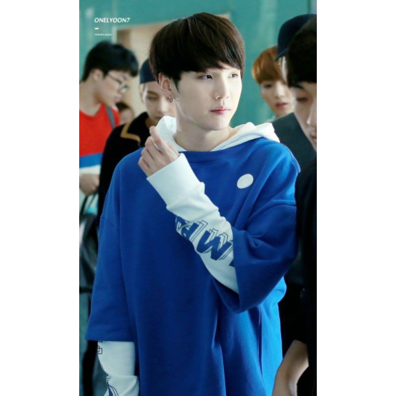 Hoodie trắng xanh Suga