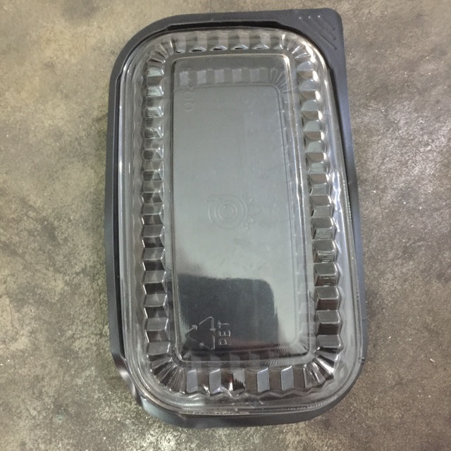 1 cái khay nhựa có nắp ( khay nhỏ )