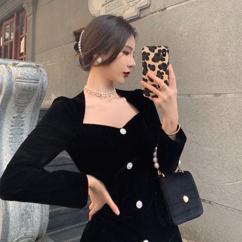 Đầm nhung đen cổ vuông tay dài ôm eo phối nút phong cách Hàn Quốc quyến rũ cho nữ