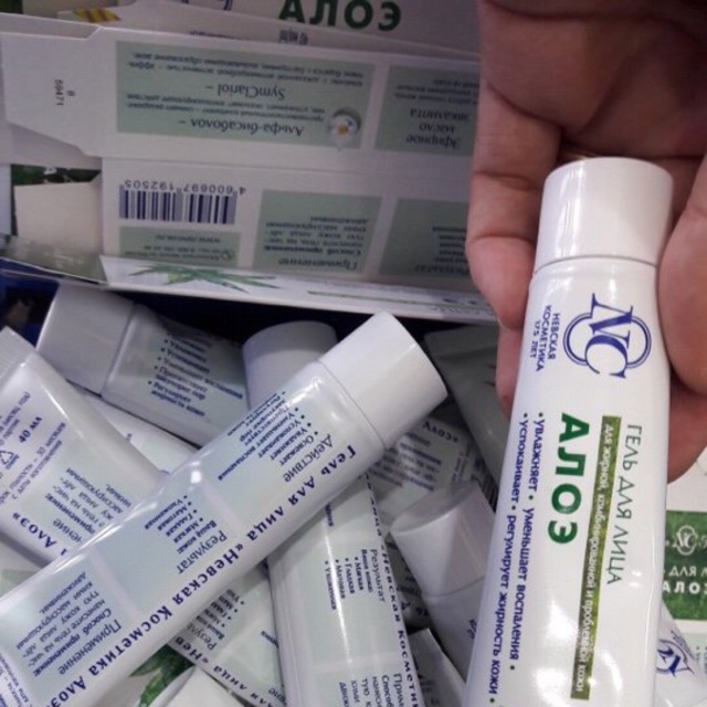 Gel Nga chiết suất lô hội làm giảm viêm và mụn trứng cá,
