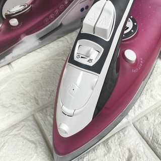 BÀN ỦI HƠI NƯỚC LOCK&LOCK ENI331