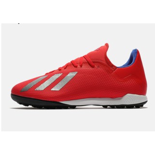 Giày đá bóng ADIDAS.