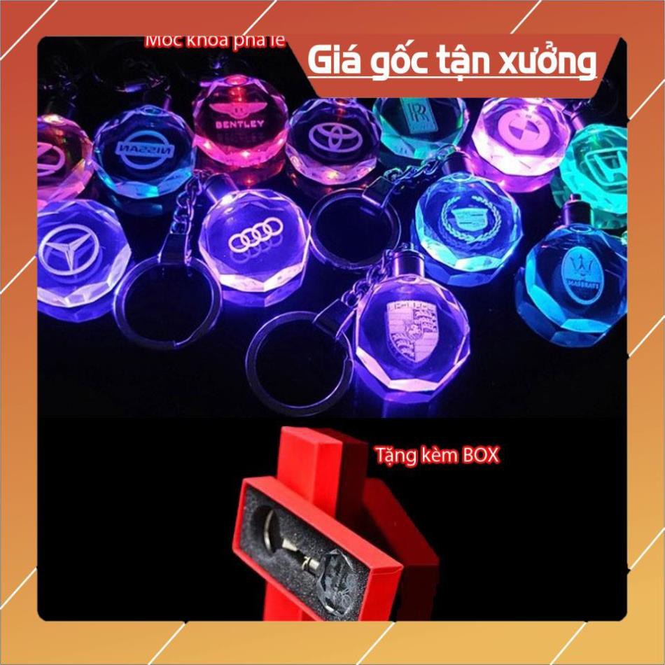 Móc khóa pha lê thủy tinh phát sáng đèn led 7 màu sắc