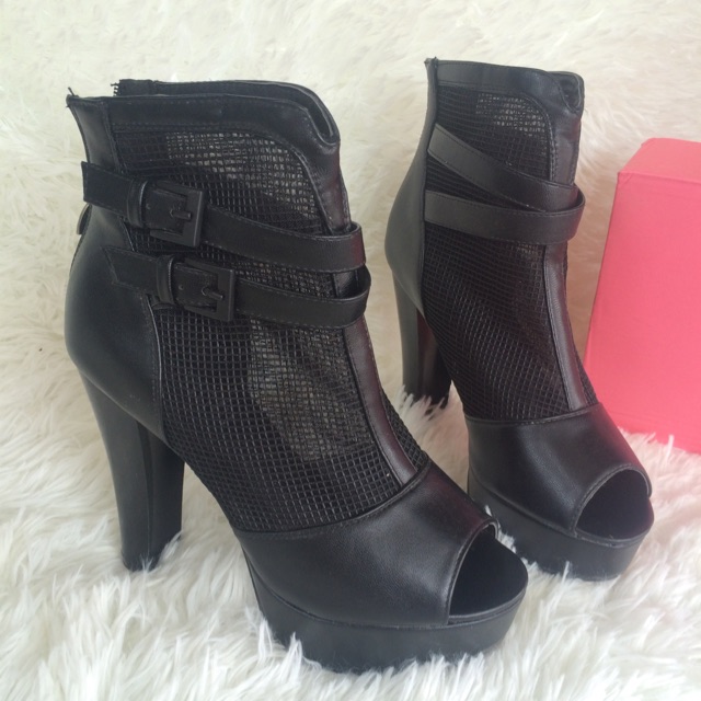 Boot hở lưới