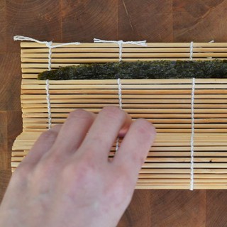 Mành tre cuộn Kimbap
