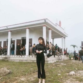 Quần bò loe sẻ ống