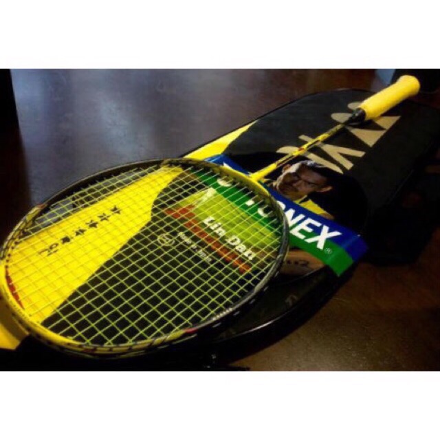 Vợt yonex căng cước sẵn