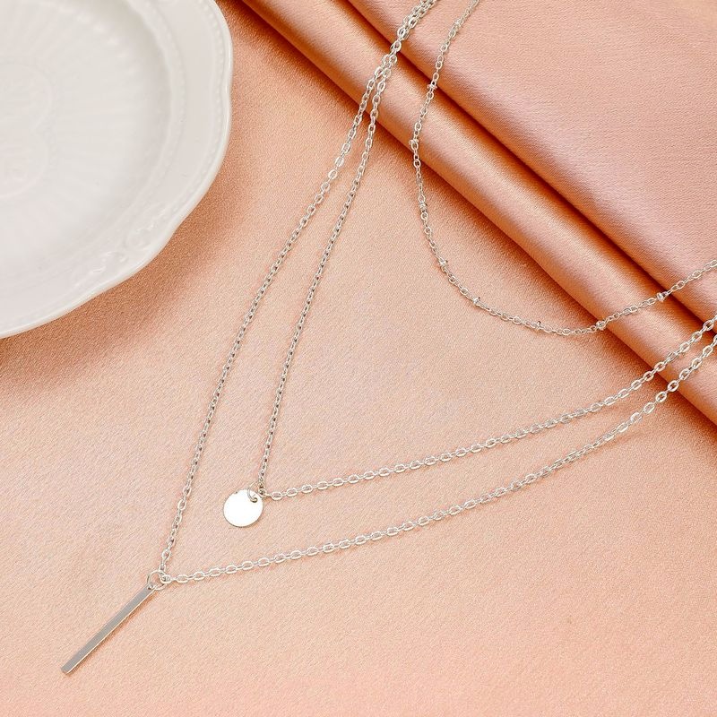 1 Vòng Cổ Nhiều Lớp Bằng Hợp Kim Thời Trang Cá Tính