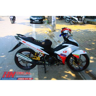 Tem Trùm Exciter 135 Trắng Đỏ Racing Boy