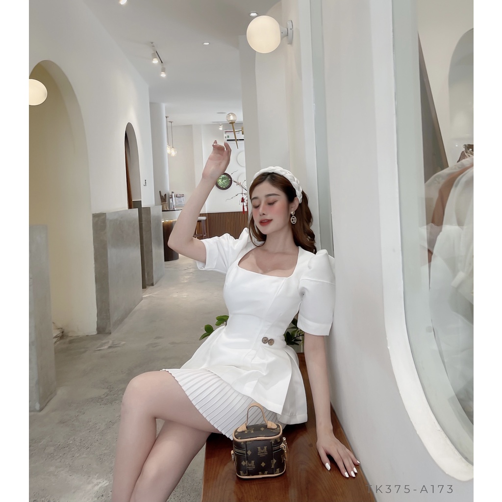 [BBSTORE'S] Áo Cổ Vuông Tay Dài  -TKK375