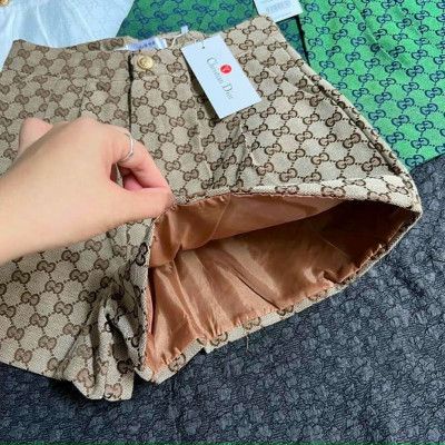 Quần sooc thô GGG cạp khuy lót lụa von