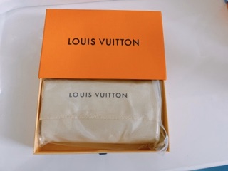 Ví Louis Vuitton (hàng siêu cấp)