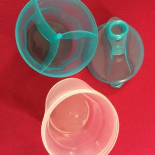 Hộp chia sữa tròn 3 ngăn