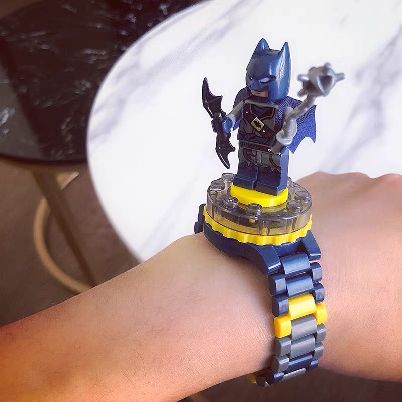 Đồng hồ điện tử biến hình siêu nhân cho bé xoay 360 độ