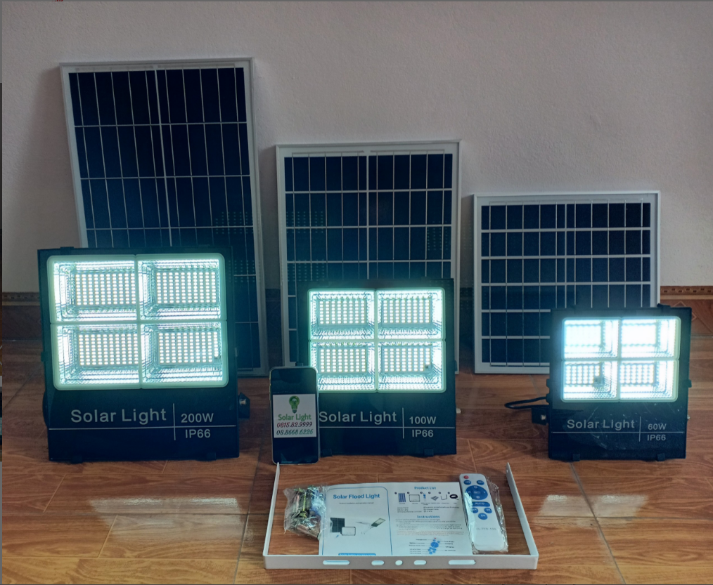 Đèn pha năng lượng mặt trời 200w 4 khoang cực sáng có Bảo hành 24 điện tử
