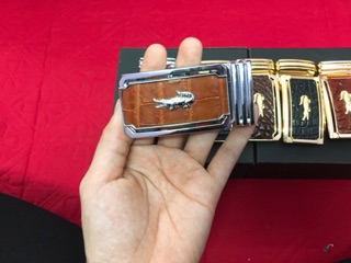 Mặt dây da cá sấu