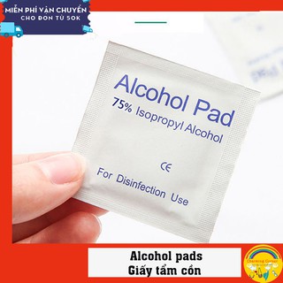 2 miếng Alcohol Pads vệ sinh móng tay trước khi dán móng