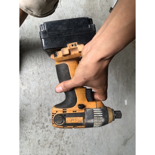 Khoan pin 12v máy pin sạc