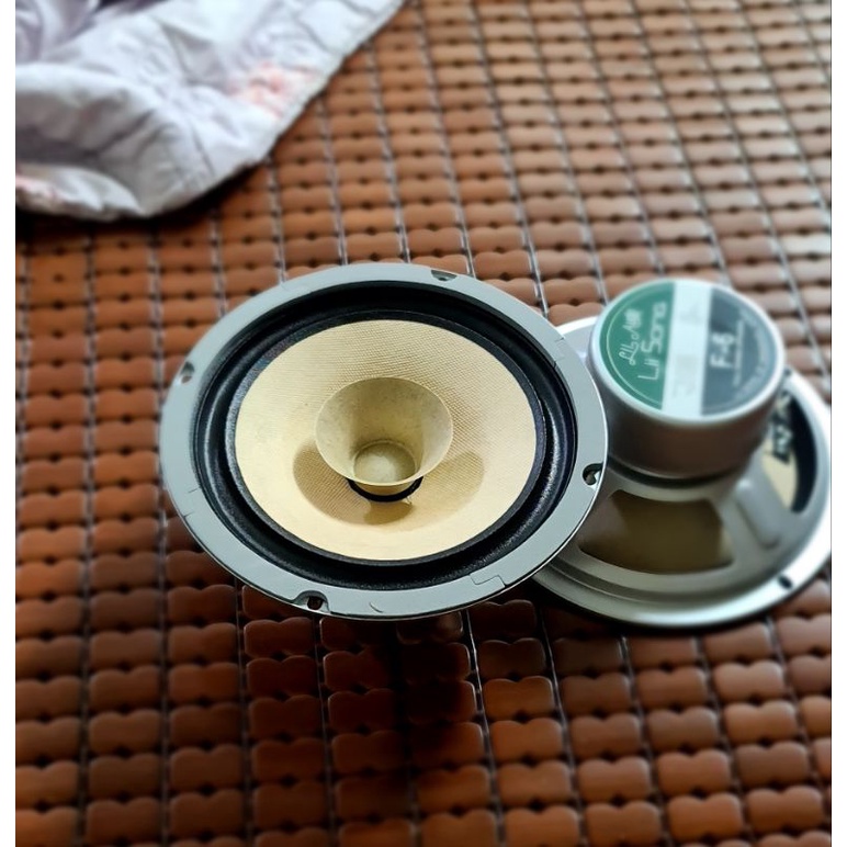 Lii audio f6 . giá đưa lên là 1 cặp