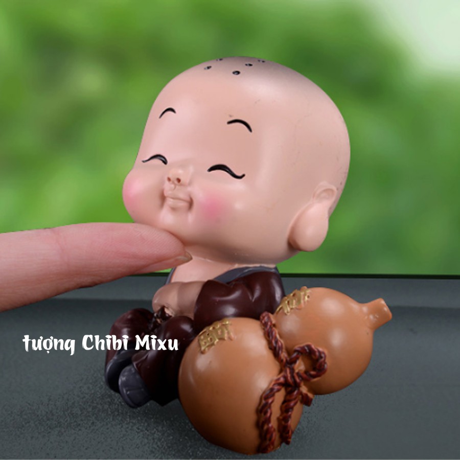 Tượng chibi chú tiểu hạnh phúc