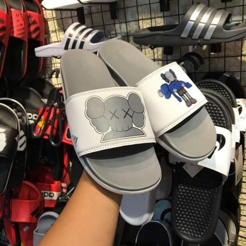 Dép thể thao kaws xám