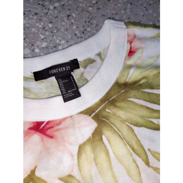 Áo croptop f21 hoa lá vnxk