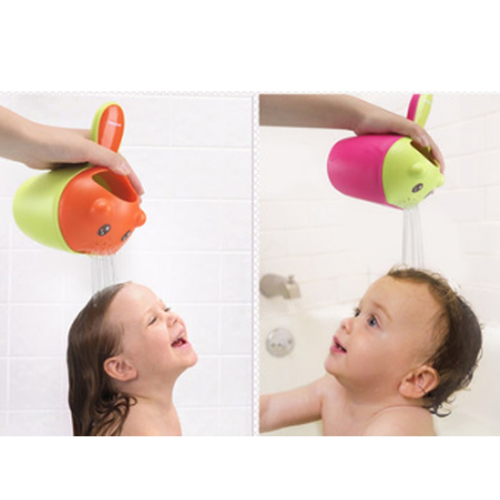 Cốc tắm có nắp hình gấu cho trẻ em babyhop có tác dụng như một chiếc vòi hoa sen di động