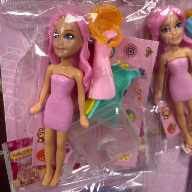 Búp bê thay váy sắc màu