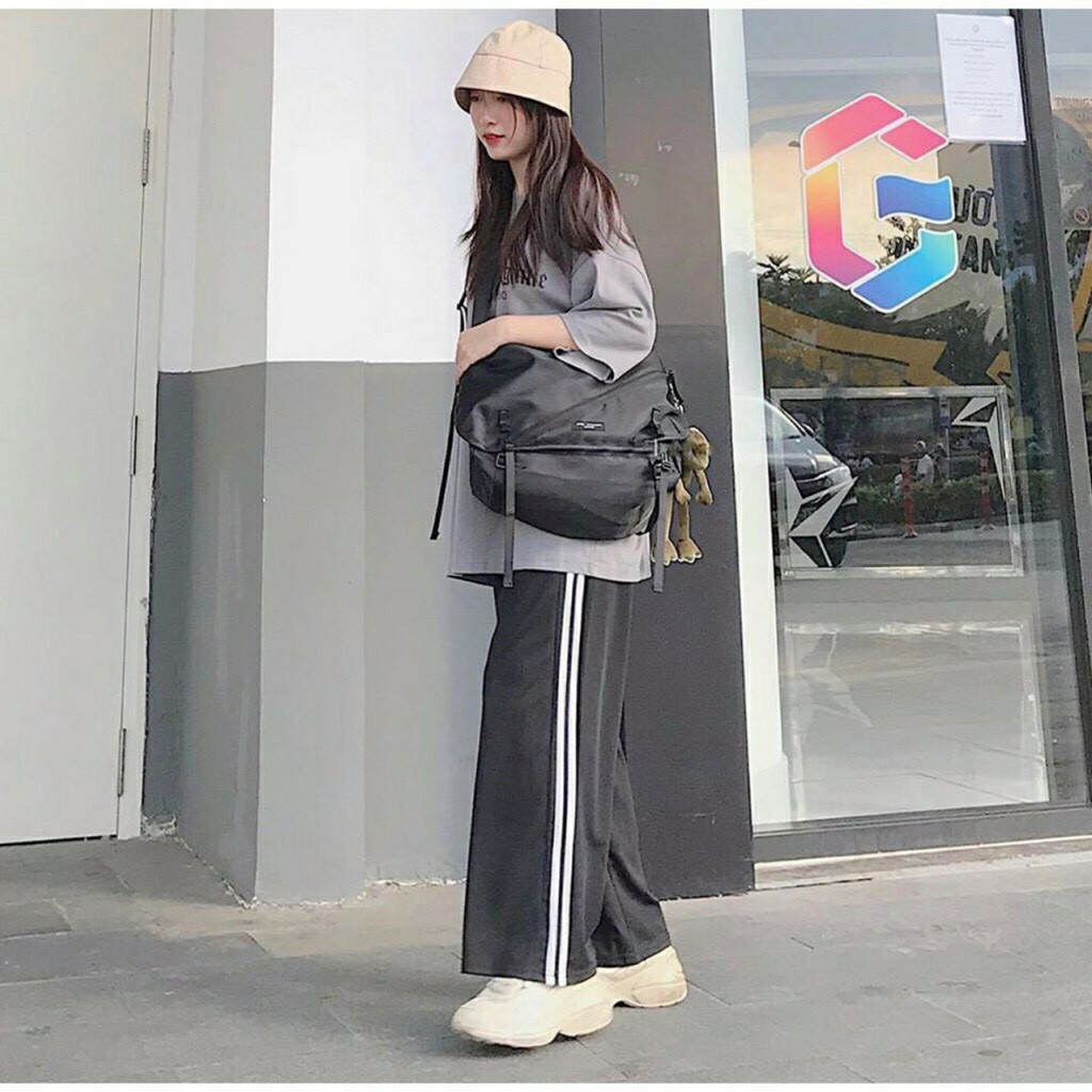 Quần ống xuông chạy sọc chất da cá cá tính | BigBuy360 - bigbuy360.vn