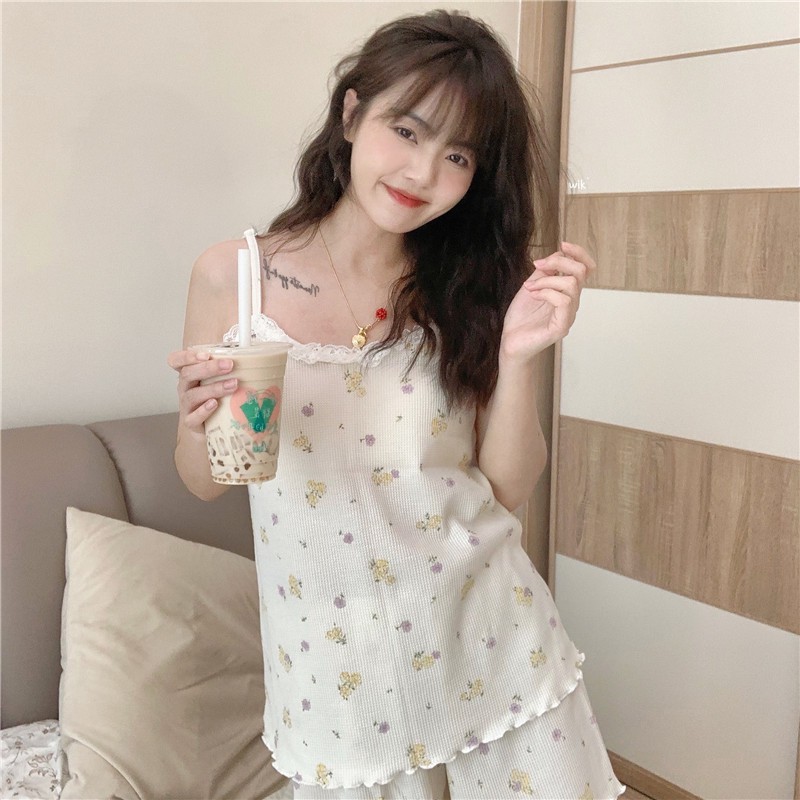 Set Đồ Ngủ Hai Dây Ren Hoa Và Gấu - Bộ quần áo ngủ mặc nhà, chất liệu vải thun, thoáng mát, dễ mặc Ulzzang | BigBuy360 - bigbuy360.vn