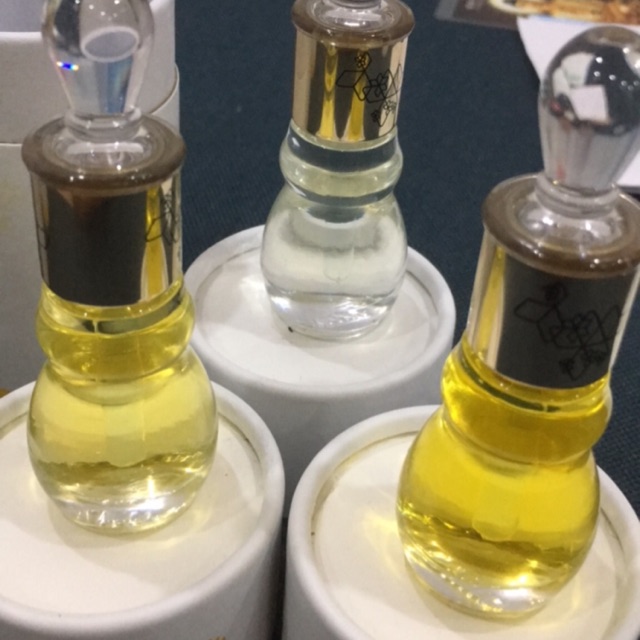 Tinh dầu nước hoa Dubai, hàng aut