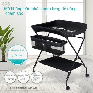 Bàn thay đồ cho bé sơ sinh